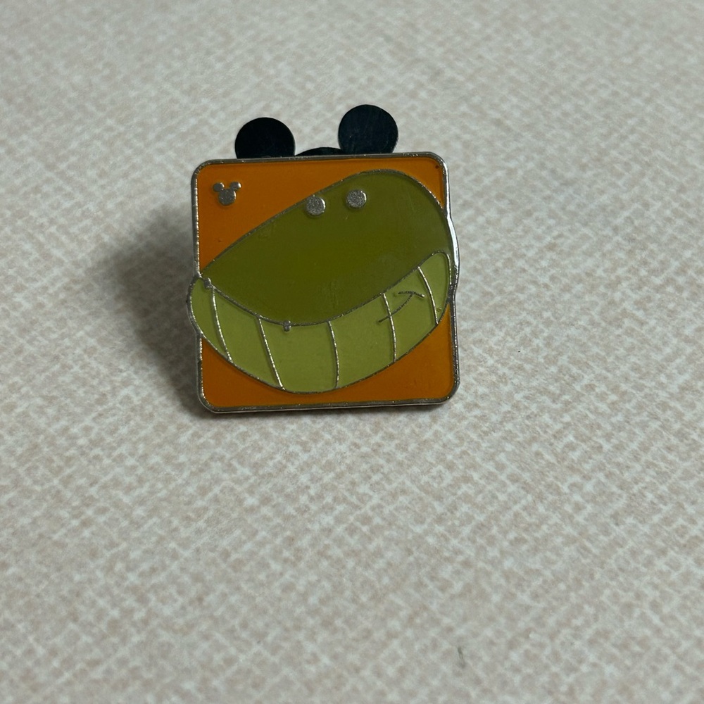 2017 Authentic SDR SHDL Shanghai Hidden Mickey Zodiac Jungle Book Kaa Pin